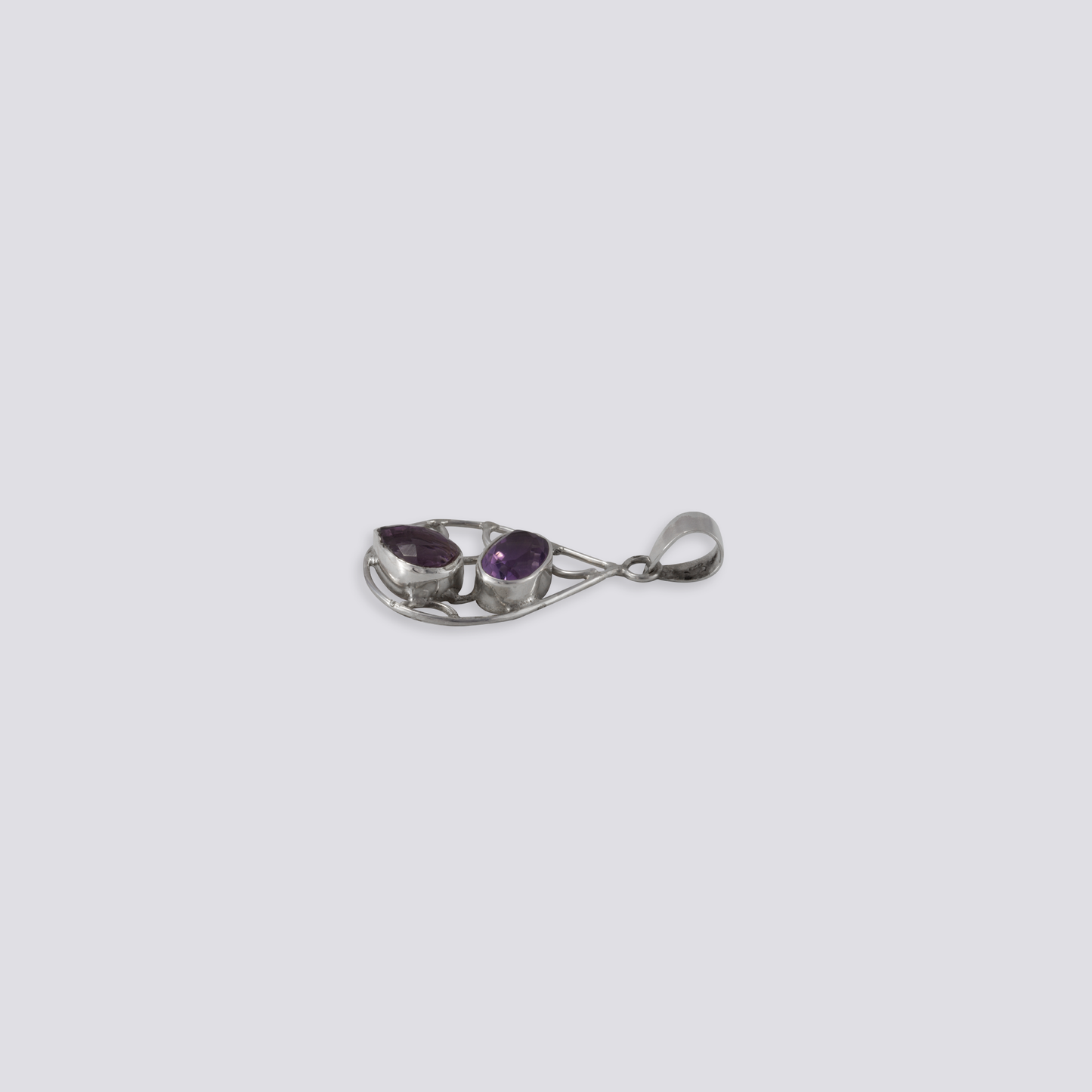 Sterling silver pendant with amethyst