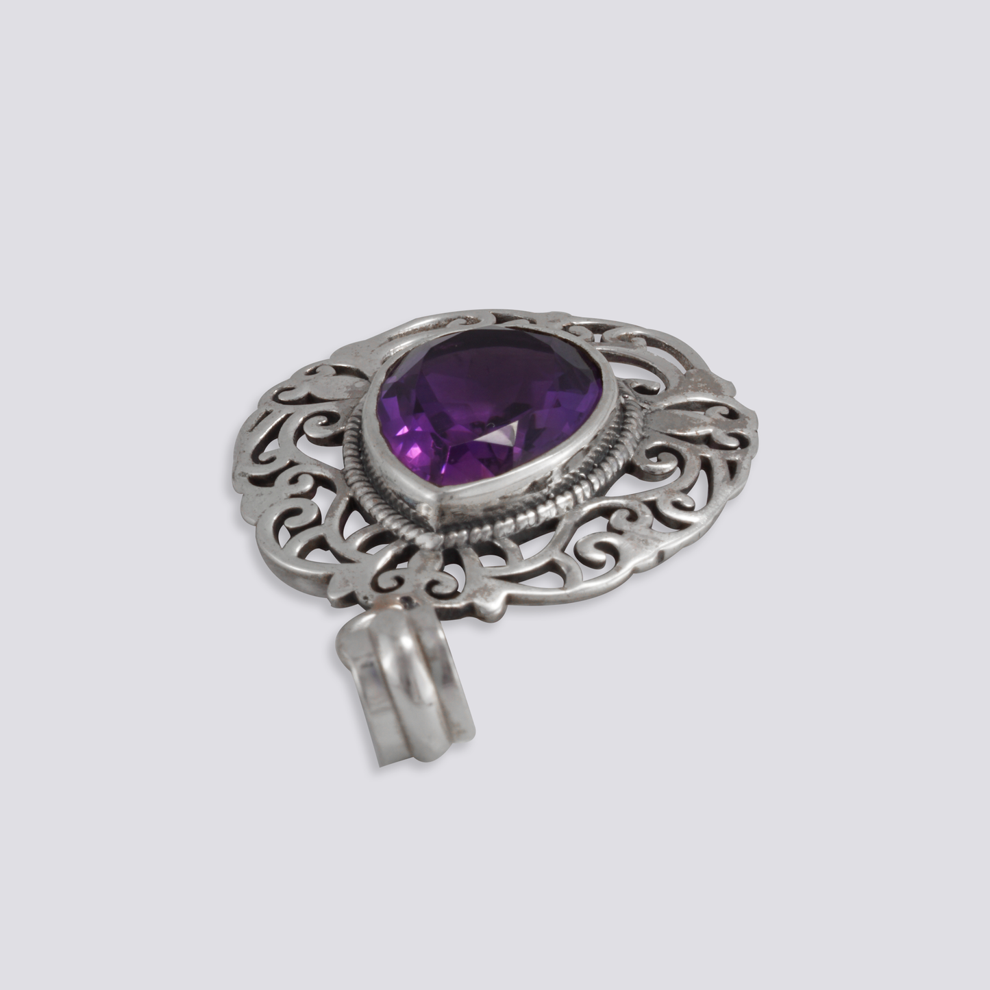Sterling silver pendant with amethyst