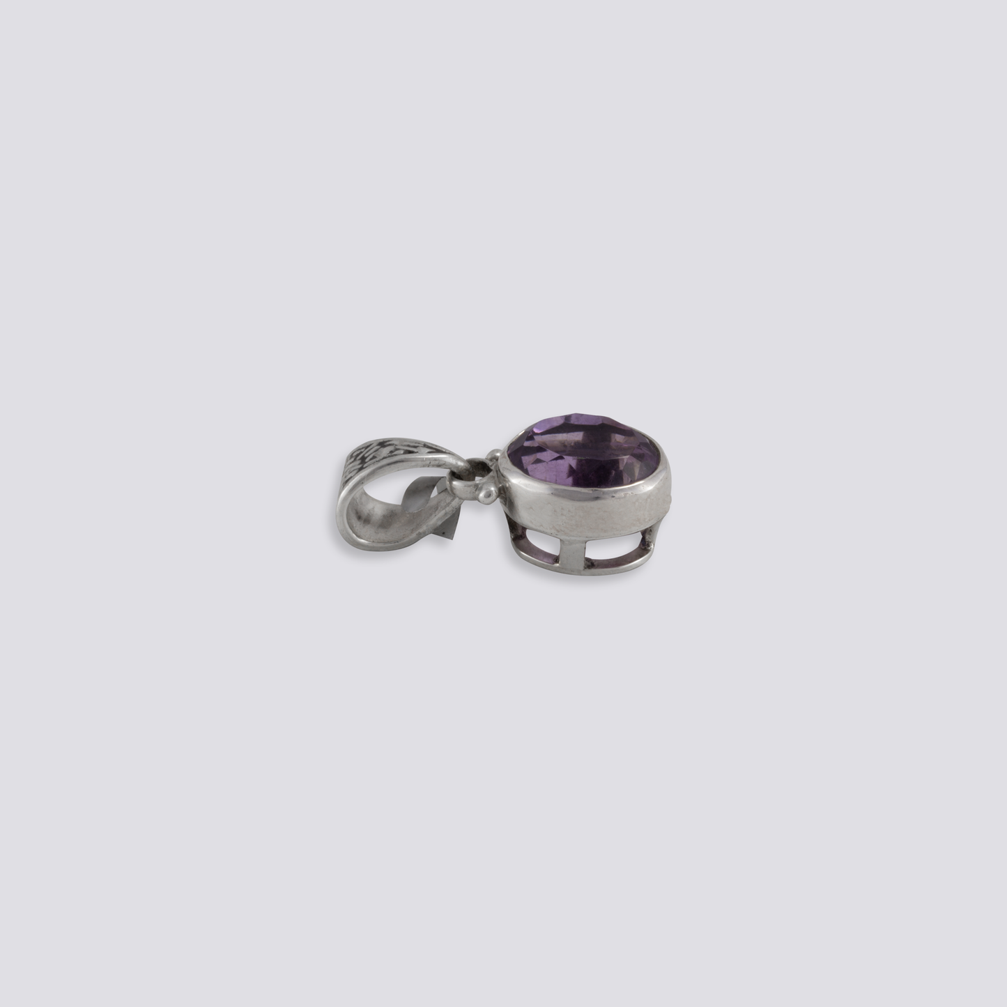 Sterling silver pendant with amethyst