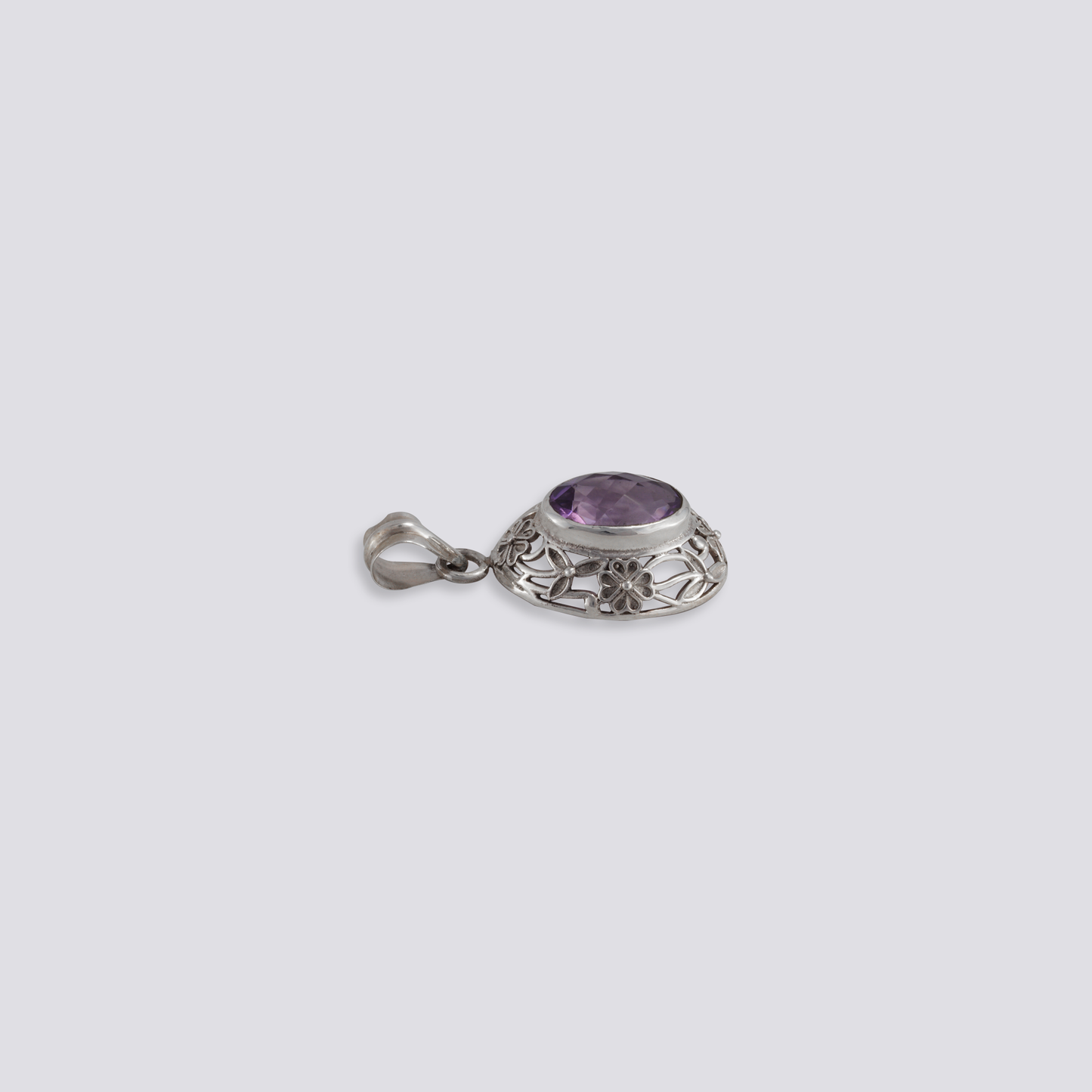 Sterling silver pendant with amethyst