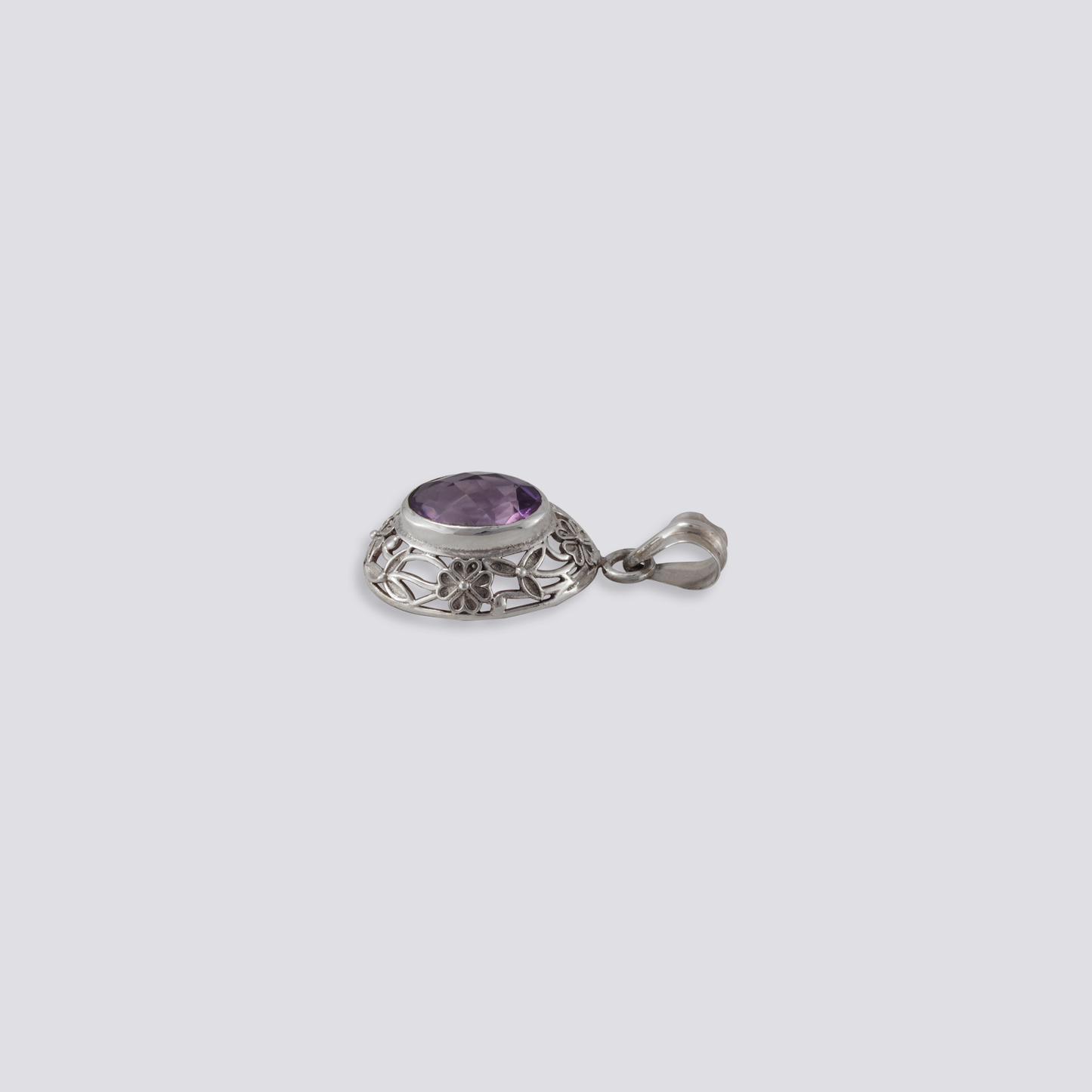 Sterling silver pendant with amethyst