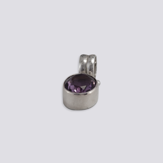 Sterling silver pendant with amethyst