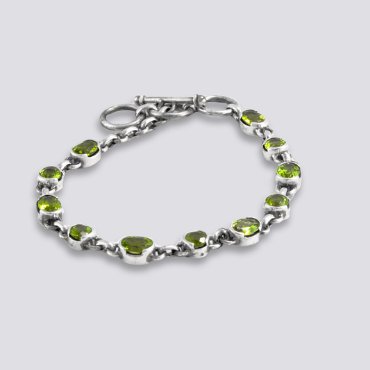 Sterling silver bracelet with peridot stones