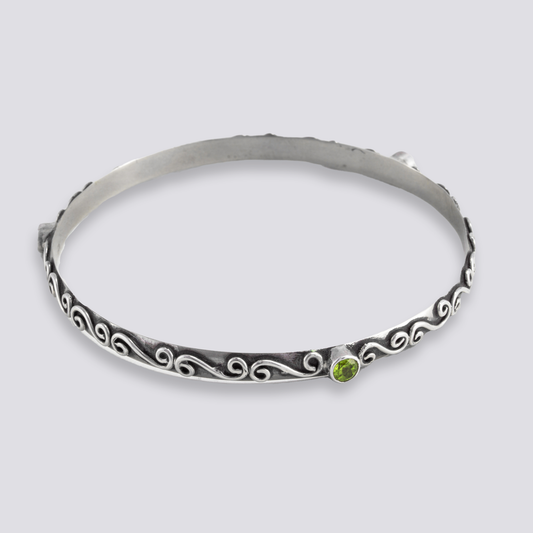 Sterling silver bracelet with peridot stone