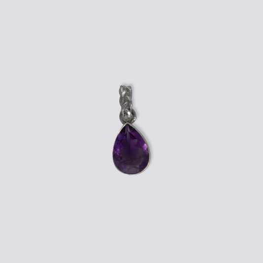 Sterling silver pendant with amethyst