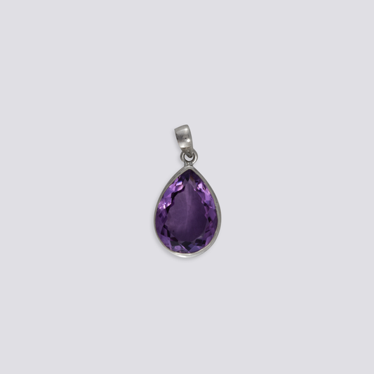 Sterling silver pendant with amethyst