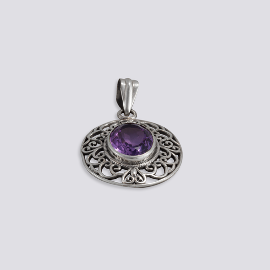 Sterling silver pendant with amethyst