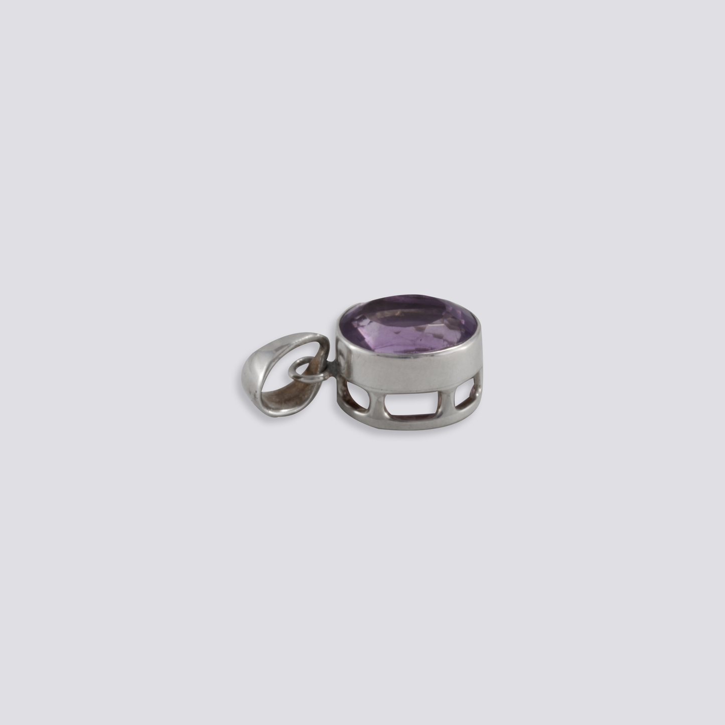 Sterling silver pendant with amethyst