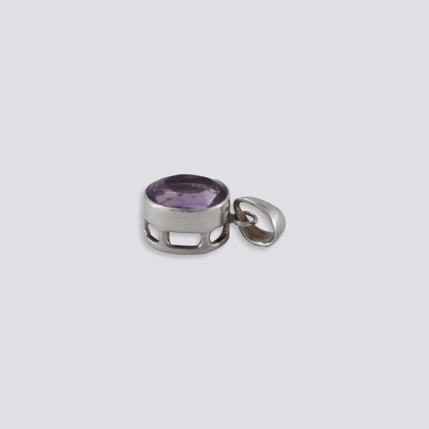 Sterling silver pendant with amethyst