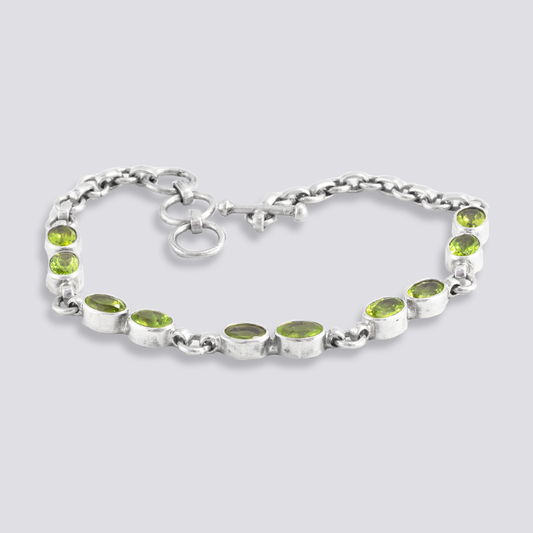 Sterling silver bracelet with peridot stone