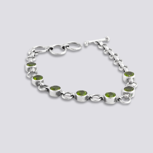 Sterling silver bracelet with peridot stone