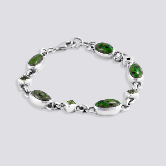 Sterling silver bracelet with peridot stone