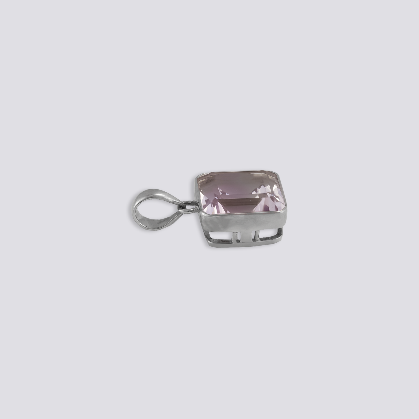 Sterling silver pendant with amethyst