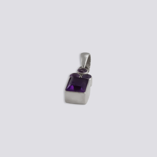 Sterling silver pendant with amethyst